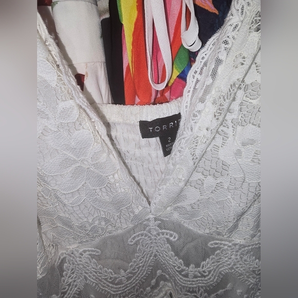 ⚘️Like new TORRID 2x Lace V neck Blouse - Picture 2 of 3